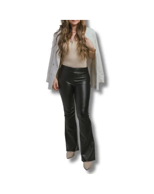 Calça Flare em couro