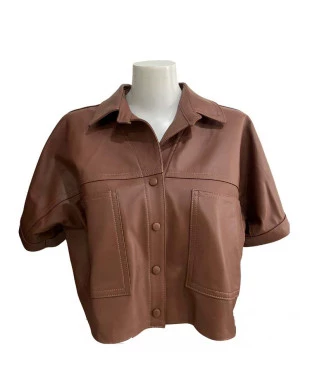 Camisa Cropped em Pelica Manga Curta Caramelo